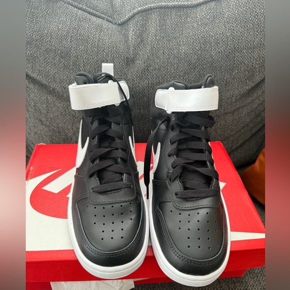 Youth Nike shoes size 6.5 - Picture 1 of 7